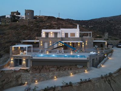 Luxurious villa with a large pool and sea view