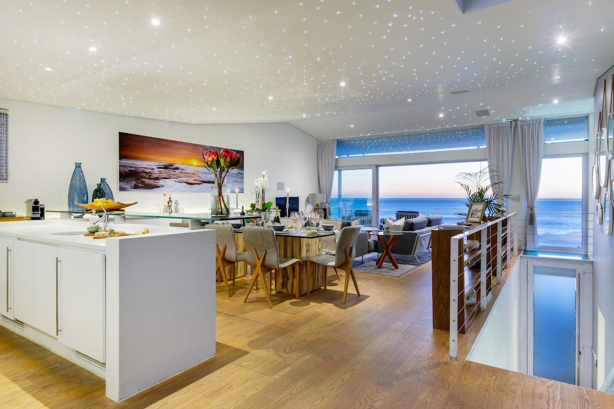 Exclusive Camps Bay Villa On The Edge Of The Ocean gallery image 2