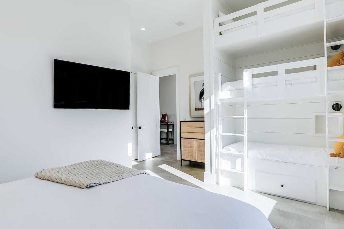 Villa Del Sol|Private Community Beach Access|Pool gallery image 3