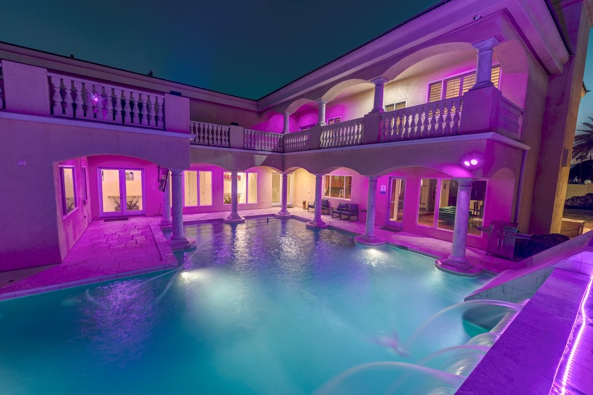 15,000 Sqft 5min from strip! 1.5 acre Mega Mansion gallery image 5