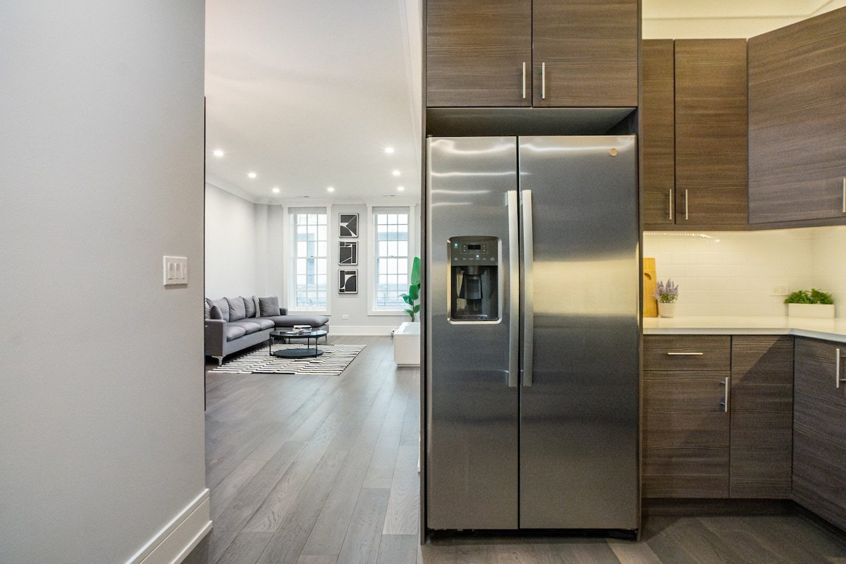 Gold Coast Pristine 3BD|2BR| Patio |Parking| Beach gallery image 4