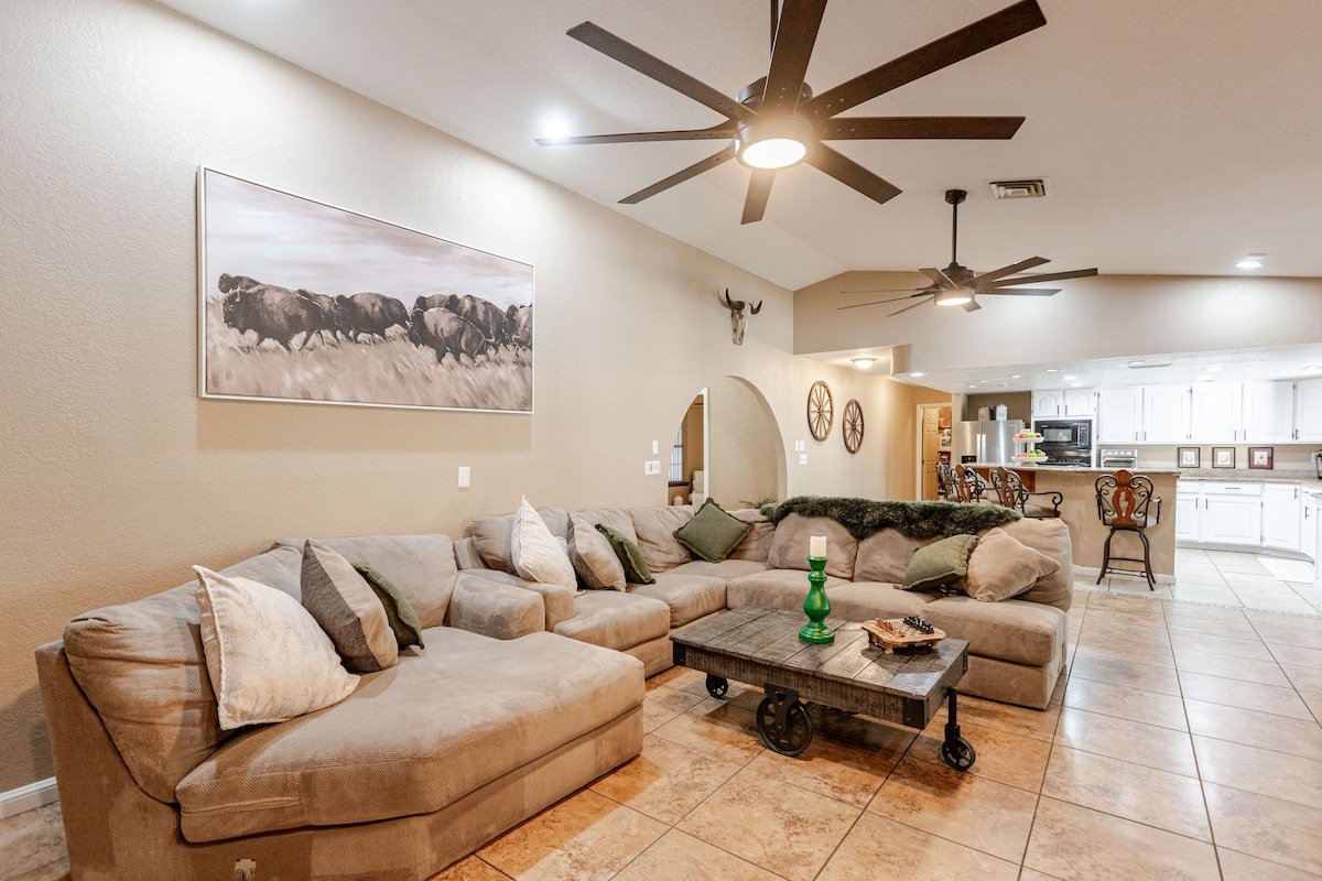 Dream Vegas home sleeps 15 private spa gallery image 2