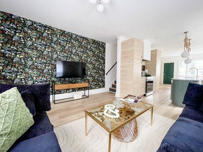 Luxurious 3 Br 2.5 Ba Prime Park Ave. Location