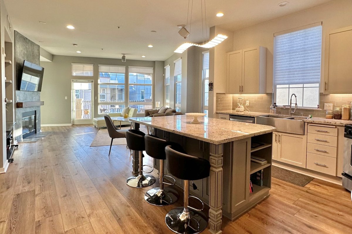 Designer Loft in Playa Vista gallery image 2