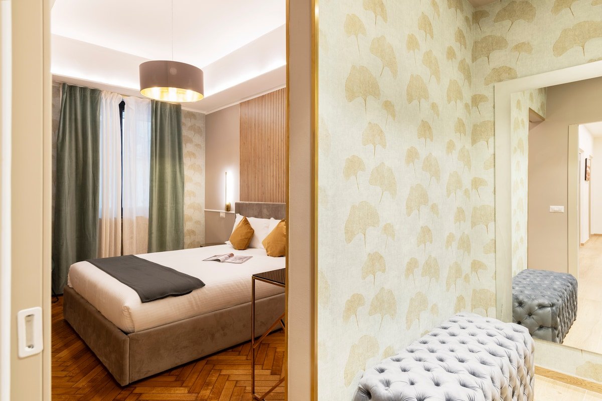 New & Chic 2 Bedroom Apartment – Duomo – 4 Guests gallery image 3