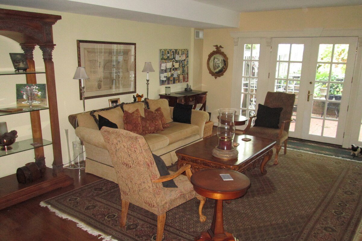 Perfect location, wonderful home for a DC stay. gallery image 4