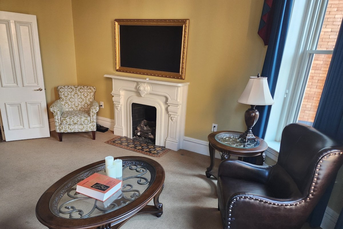 Schwartz Castle German Village gallery image 5