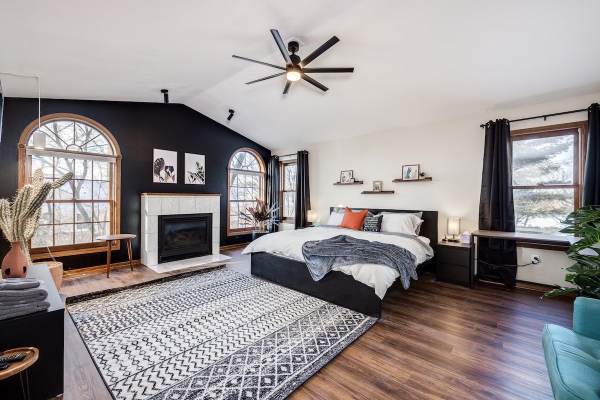 Gorgeous Lake Home- 10 mins to MOA and MSP airport gallery image 5