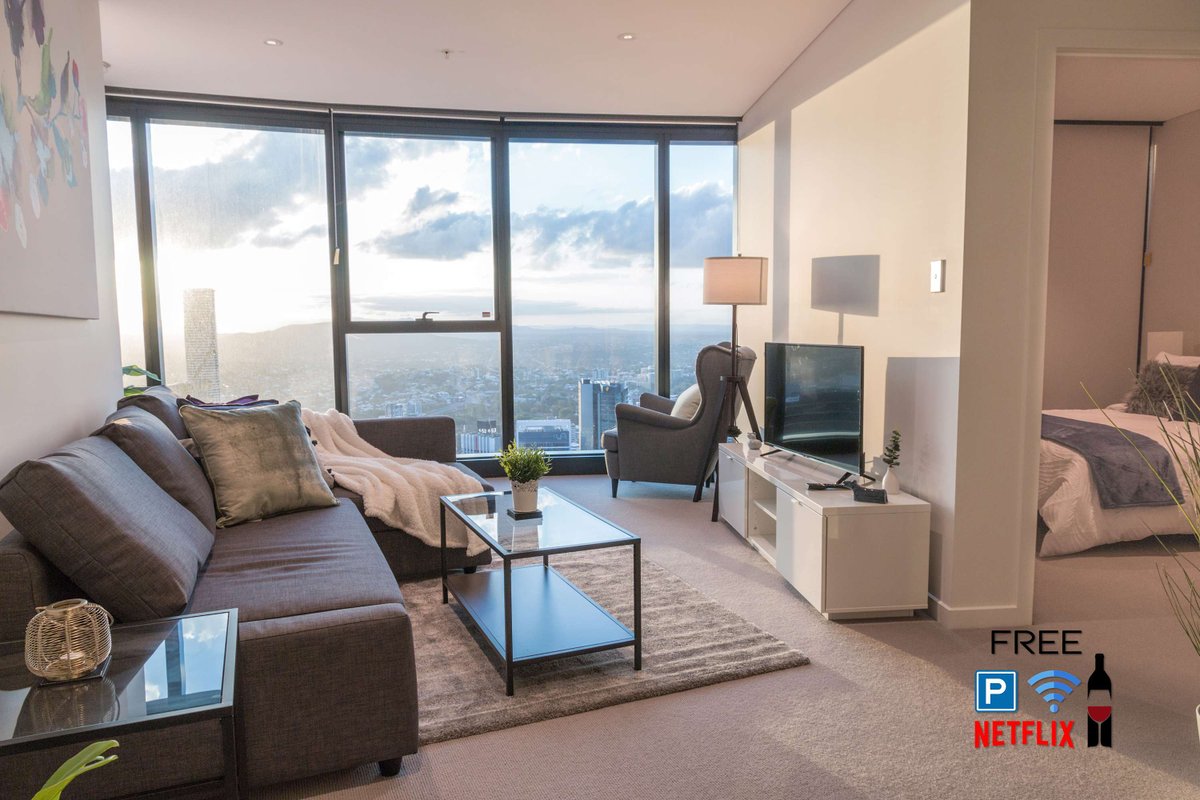 2BR Luxury Skytower |Views|CBD|Pool|Gym|Netflix