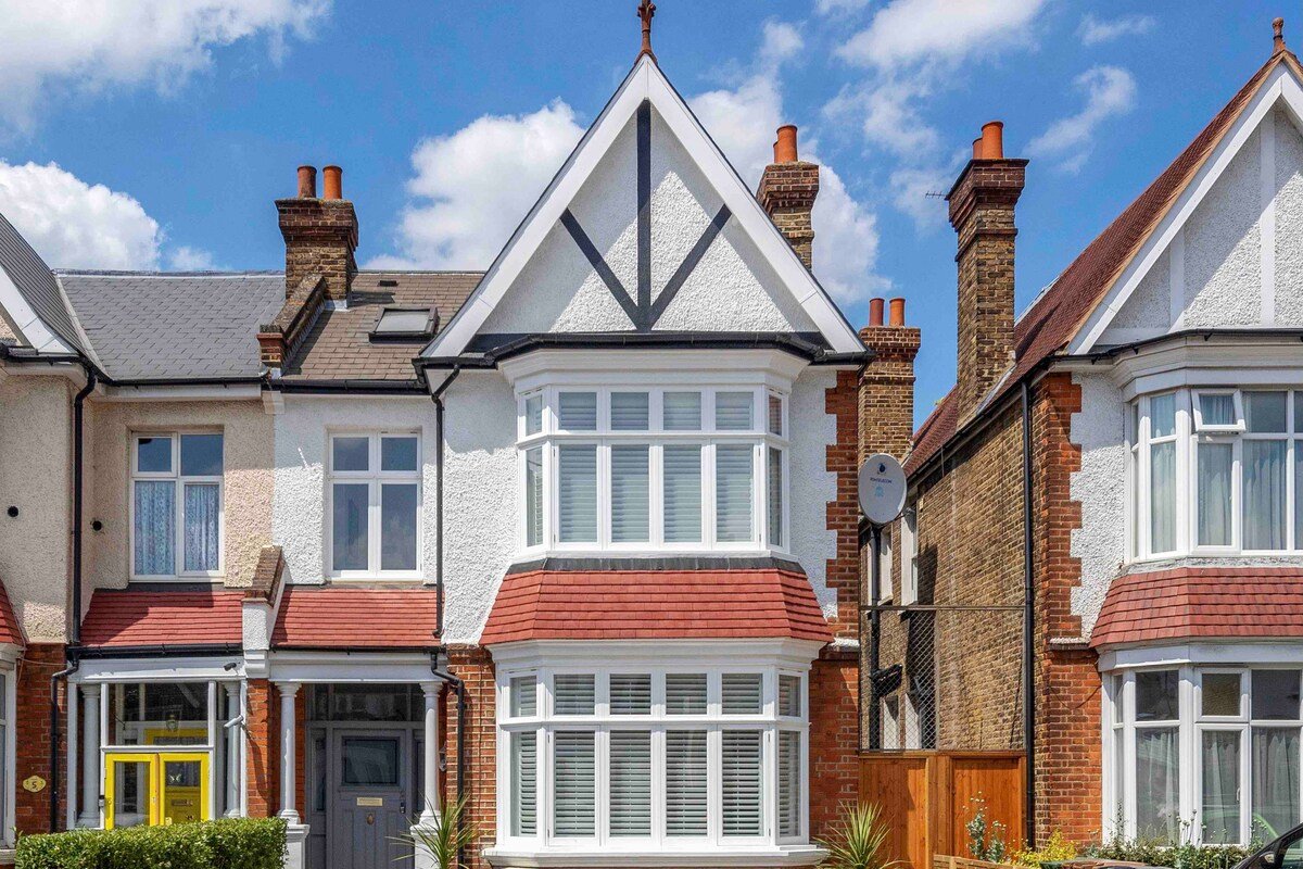 Glorious late Edwardian home 1 minute from station gallery image 3