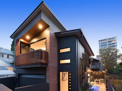 Luxurious spacious house-pool, bath & park 3 cars