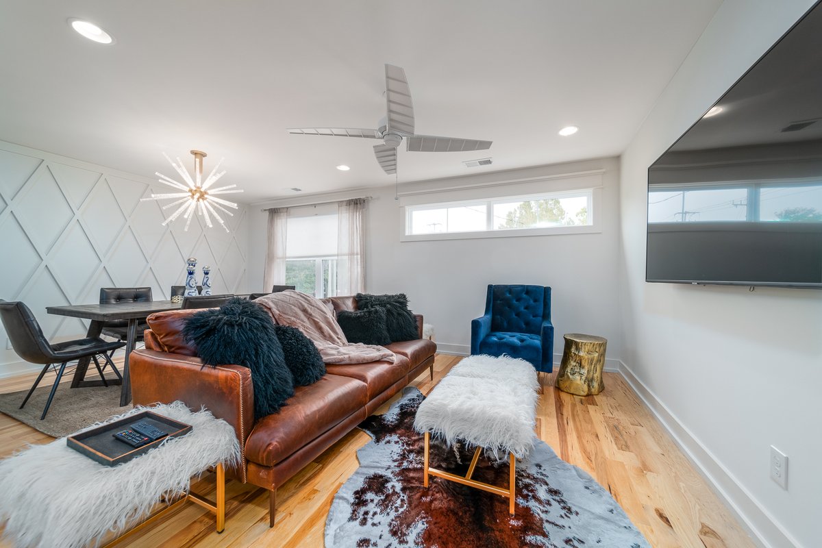 ROOFTOP HOT-TUB WITH DOWNTOWN VIEWS #2