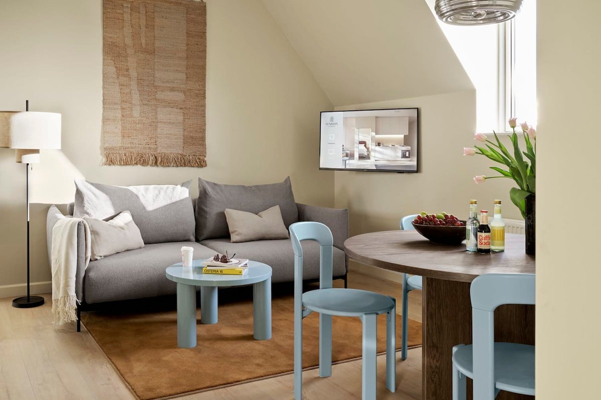 Attic Two-Bedroom Apartment for 6 gallery image 2