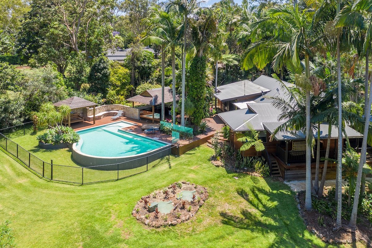 Villa Byron with guest house gallery image 4