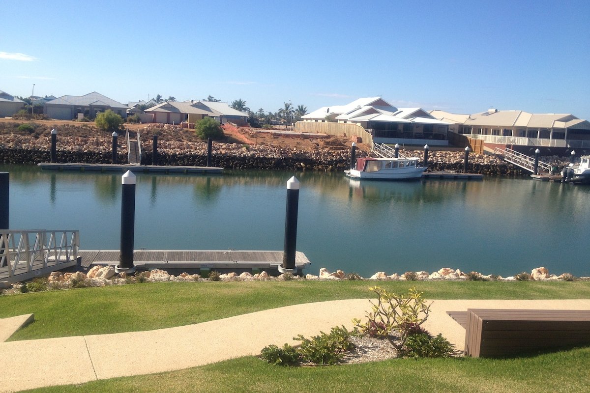 The Carnarvon Luxury Canal Home gallery image 4