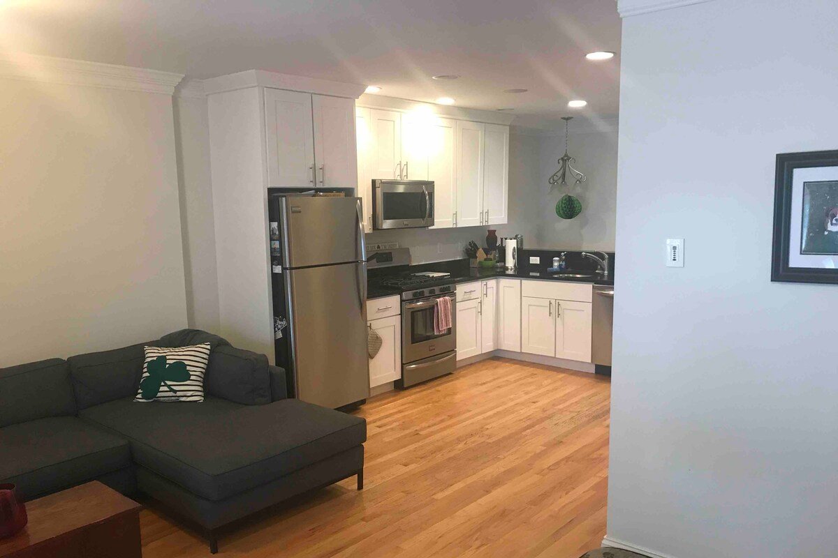 Spacious Updated 2 Bed Boston Condo w/ Deck gallery image 4