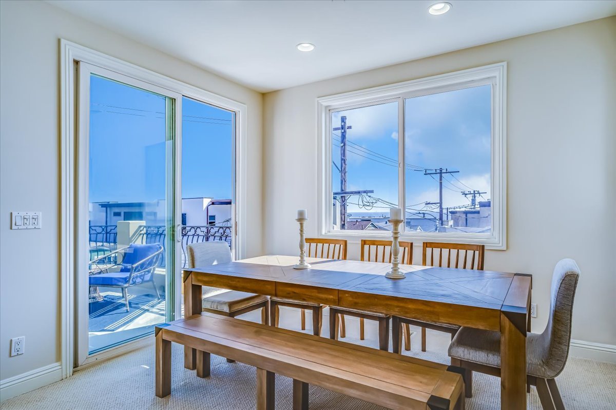 Beach Townhome | Ocean Views | Sleeps 6 | Parking gallery image 5