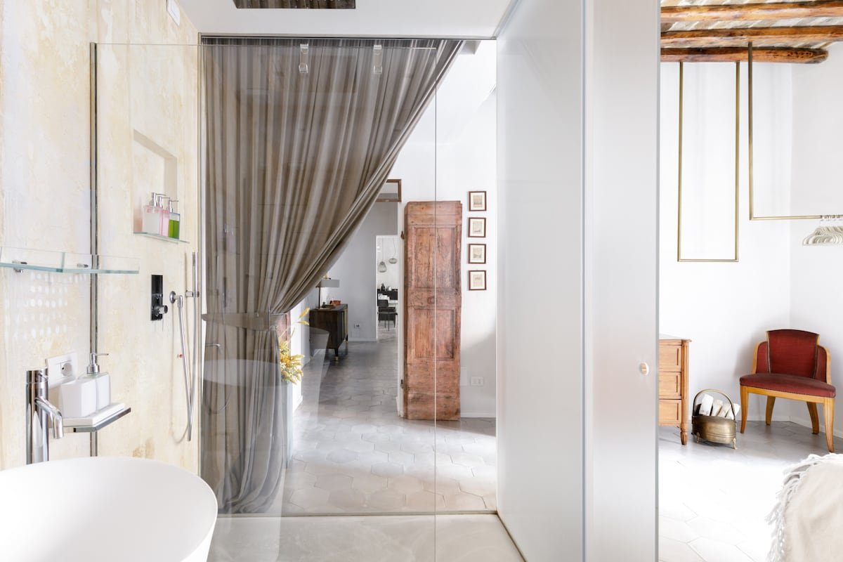 Trastevere Luxury, ampia e confortevole location sospesa tra design e storia. gallery image 5