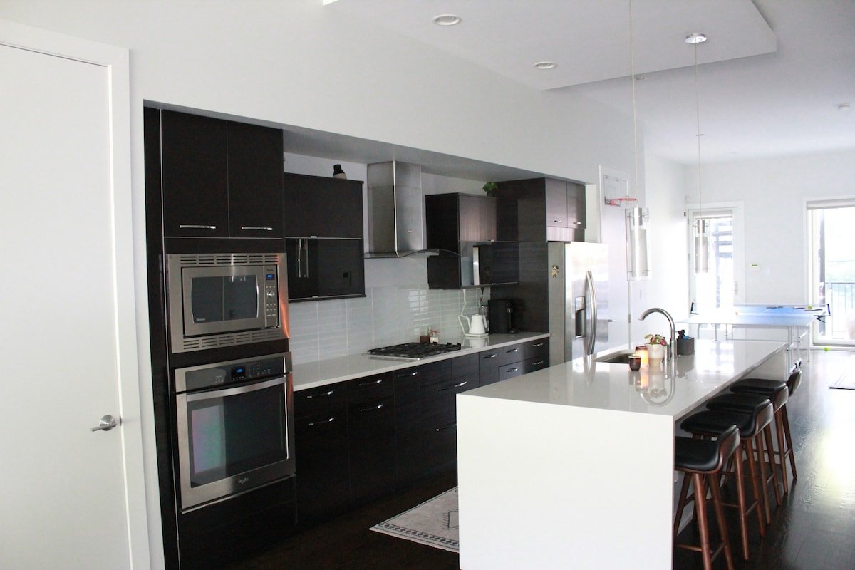 Beautiful Condo in Lincoln Park w/ Rooftop gallery image 5