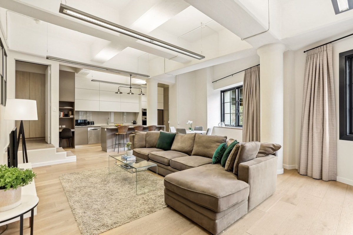 Renovated Warehouse Conversion In Heart Of Sydney! gallery image 5