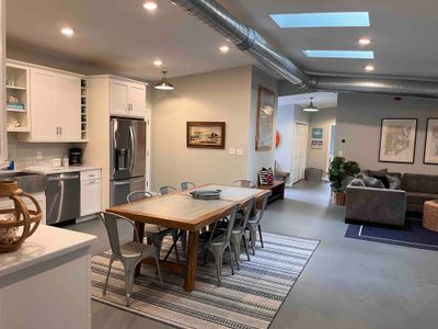 Steps from Beach, Cliff Walk, Minutes to Downtown!