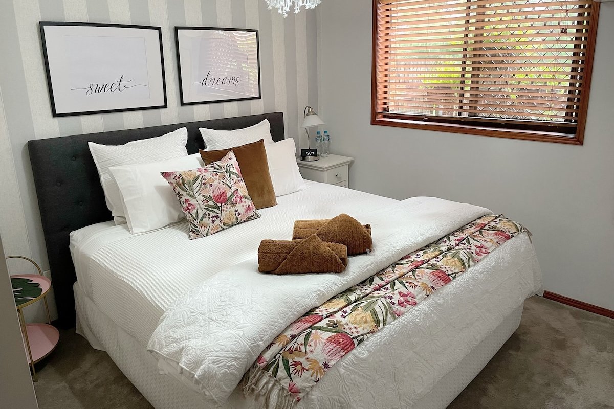 Spacious Two Bedroom Light Filled Lovely gallery image 3