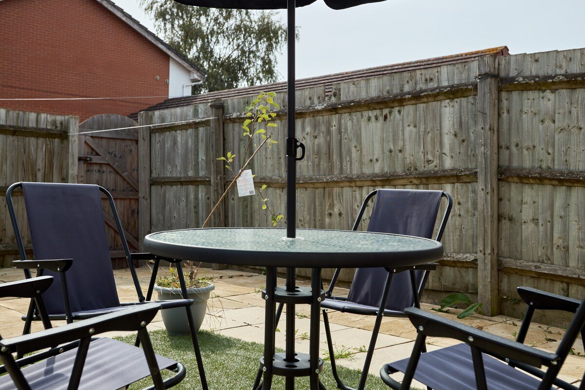 Exquisite Royal Pearl Garden, Thamesmead, London. gallery image 5