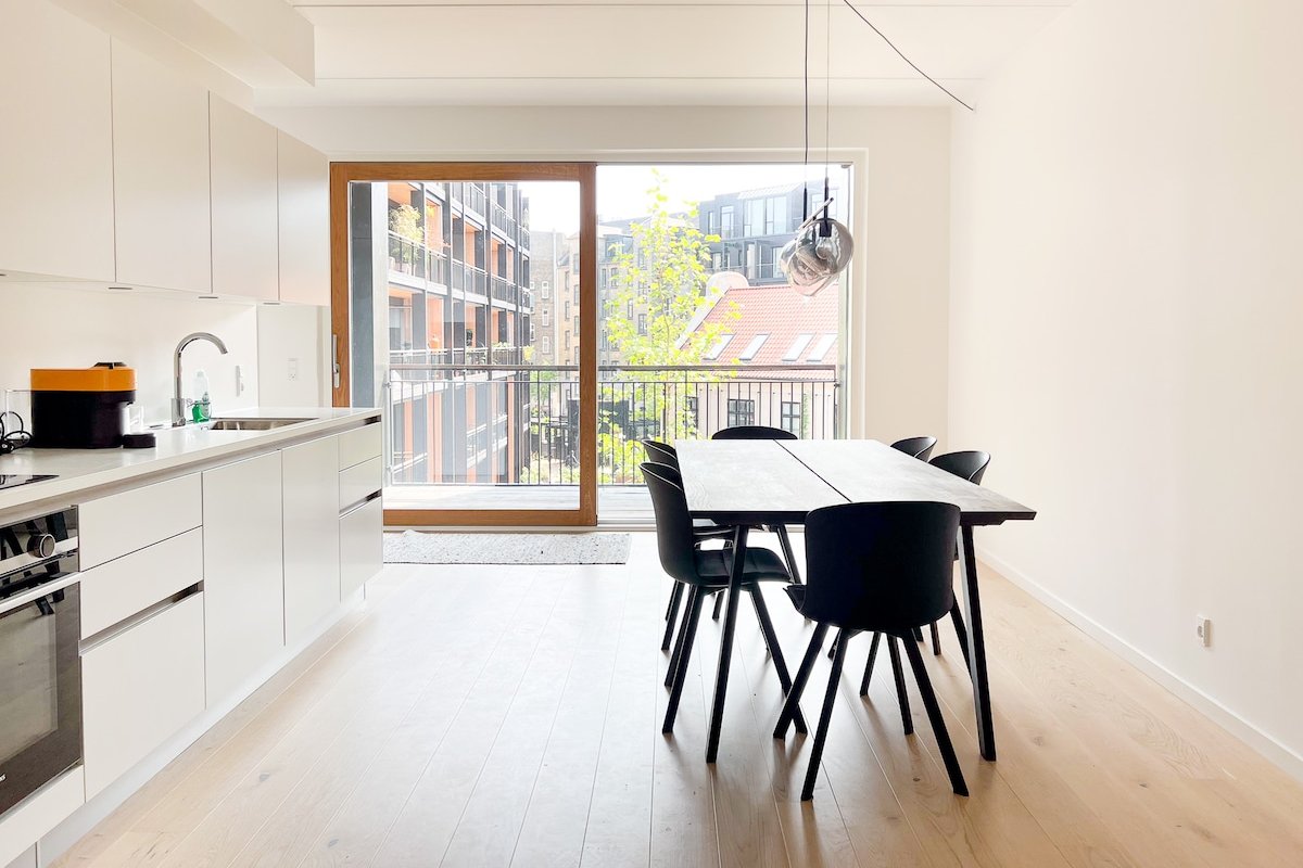 Minimalist 3-Bedroom Apt-Urban Comfort + Courtyard gallery image 4