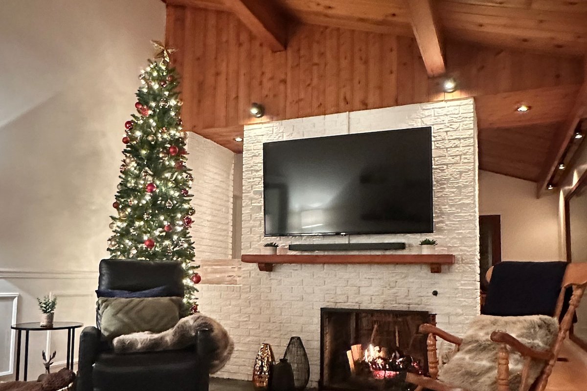 Sprawling Riverside Retreat with HotTub & Sauna gallery image 2