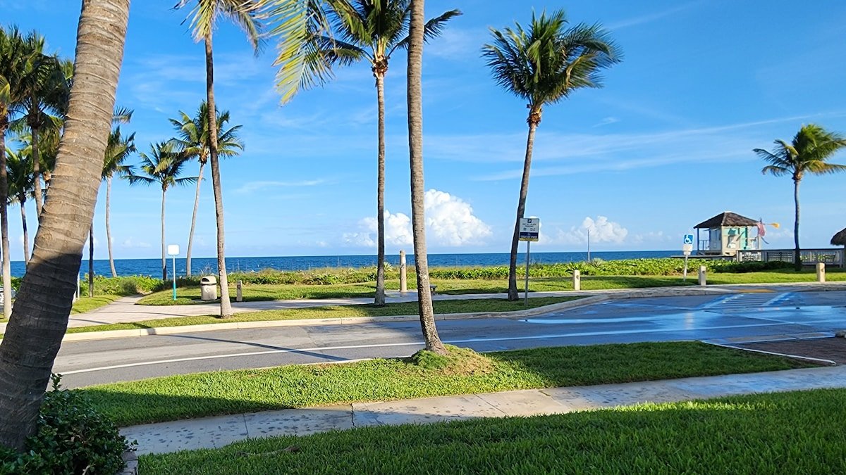 Direct Oceanfront-On the Beach-Pool-Grill-Parking gallery image 4