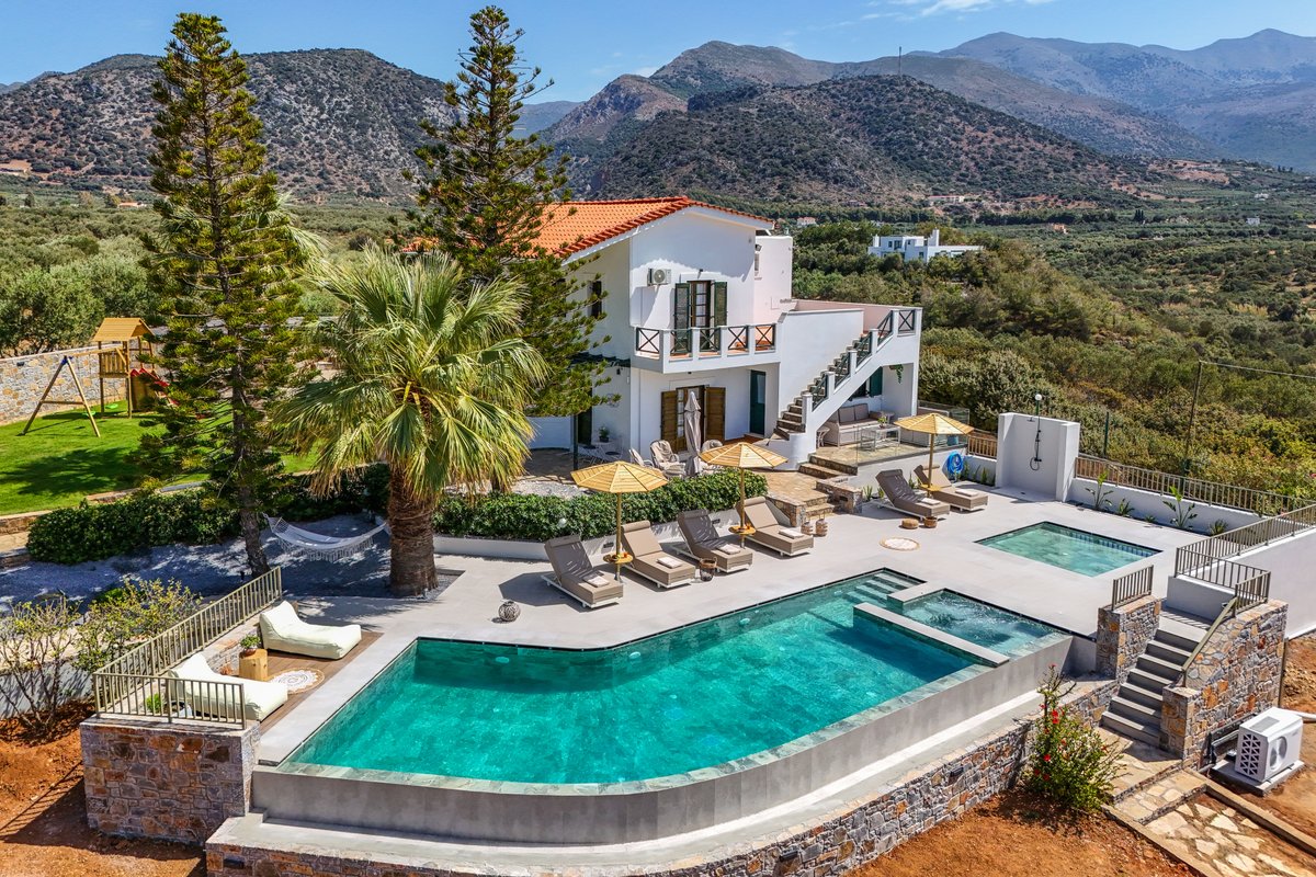 Dievandi Seaview Villa with heated pool