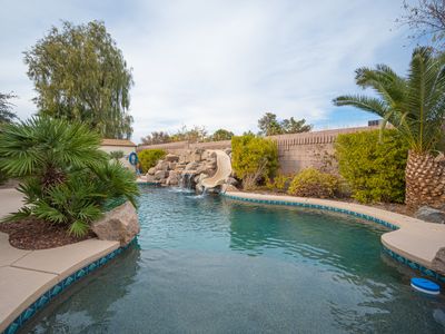 Luxury Mansion, 5 Minutes from Strip! 7bdrm, 16bed