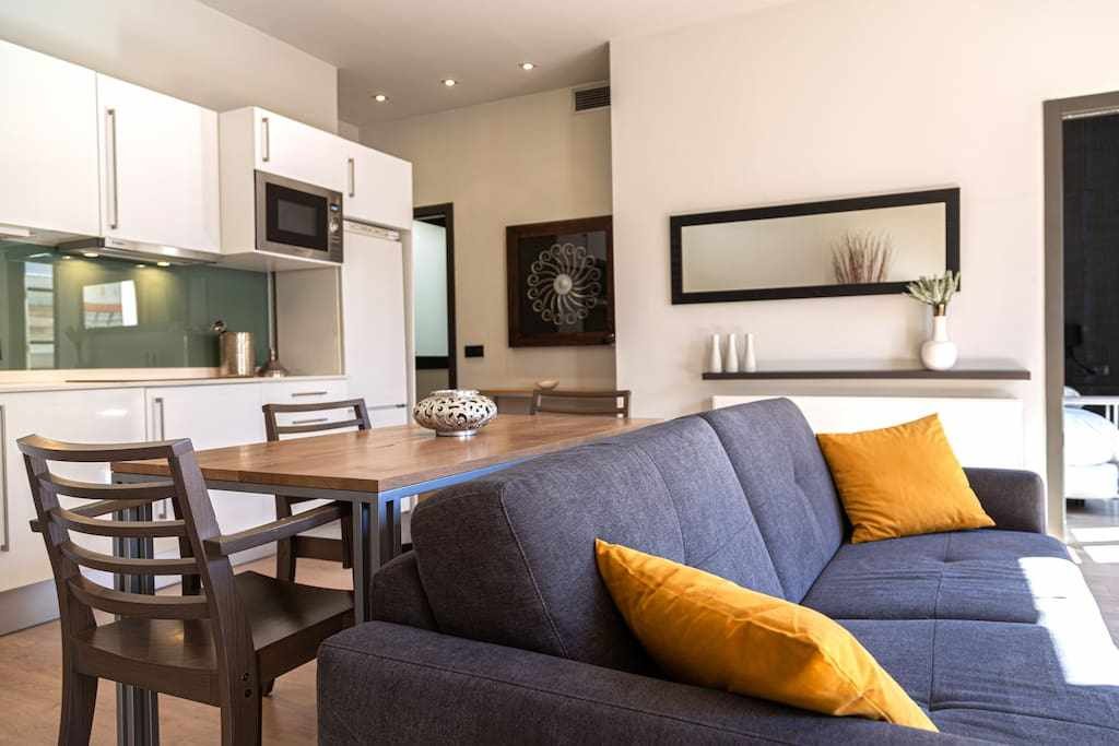 Luxury 2 bedroom 2 bathroom apartment with balcony gallery image 5