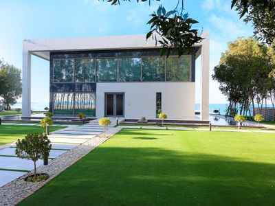 Nurai Island’s Overwater Paradise : Luxury Retreat