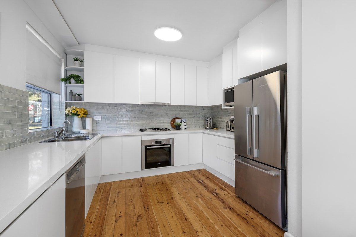 Stylish 5 BR House with Pool near Beach gallery image 5