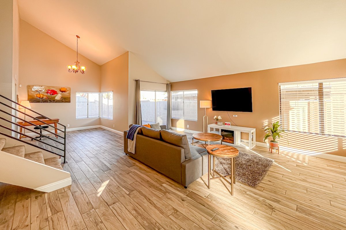 Spacious Vegas Getaway | Pool, Lounge & Fun gallery image 4