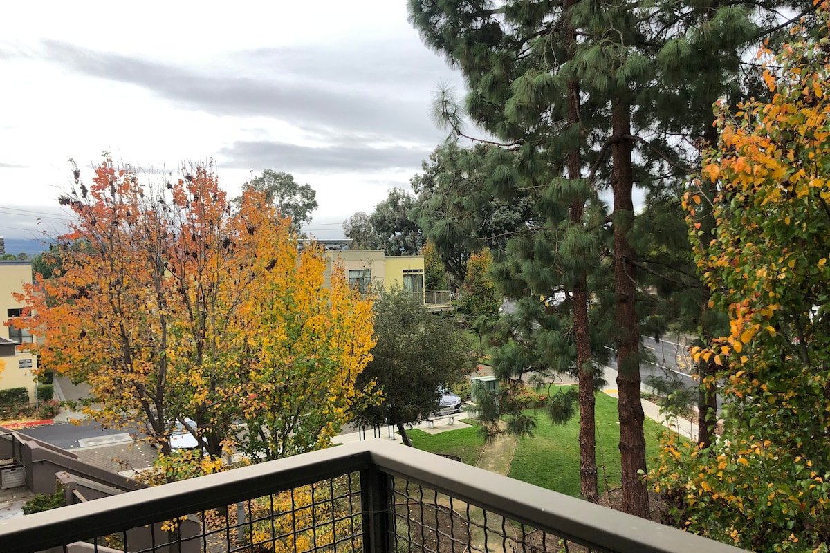 Luxury Retreat Near Stanford gallery image 4