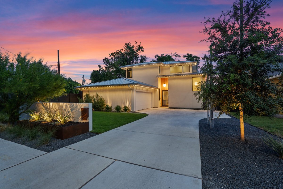 Zilker Home, Heated Pool, Hot Tub, Walkable, EV