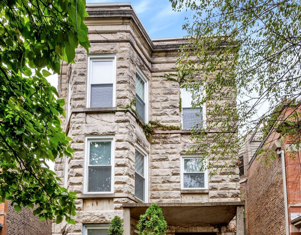 2-story condo / 3-Minute walk to Wrigley Field gallery image 3