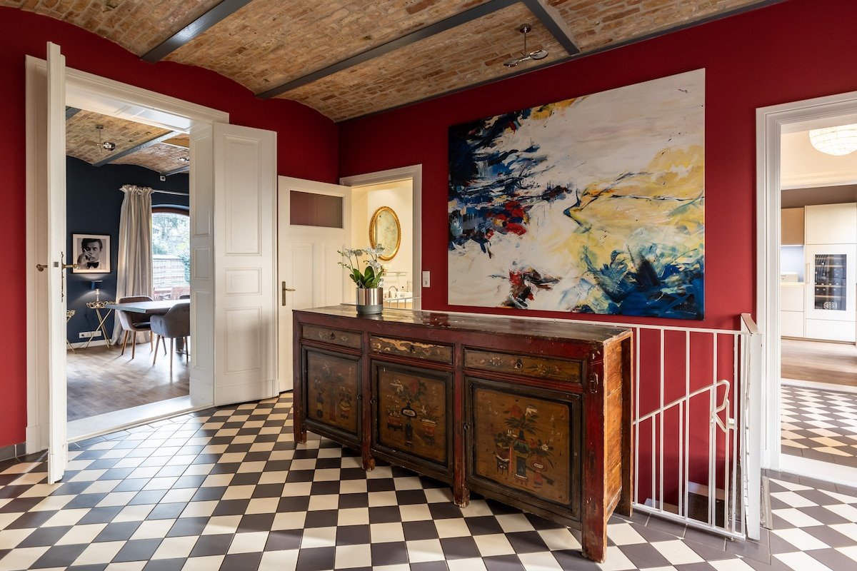 Historic single Mansion near City center of Berlin gallery image 4