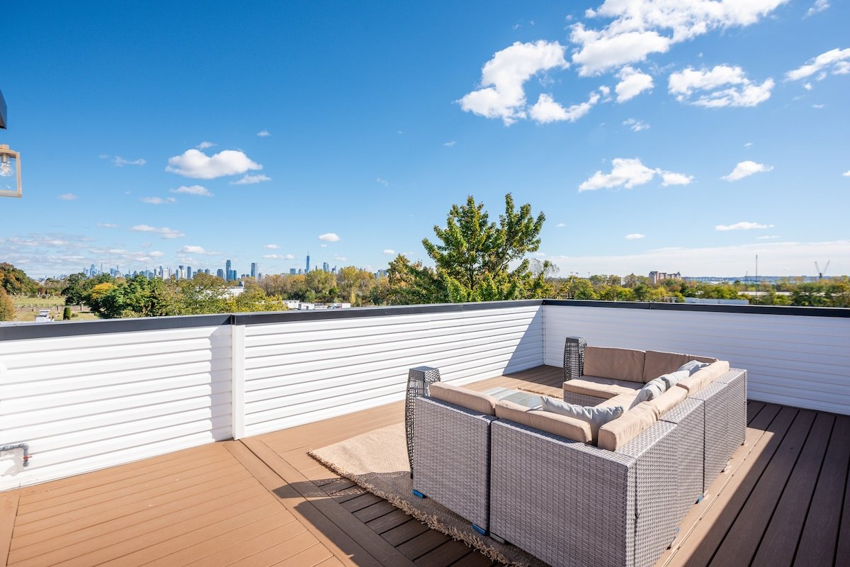 Luxe 4bd+Rooftop, next to Train gallery image 5