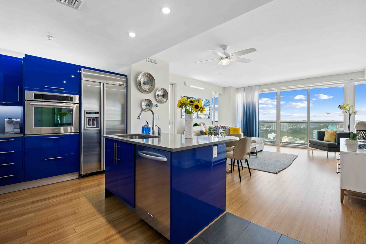 Luxury 2×2 condo, water views & hotel amenities