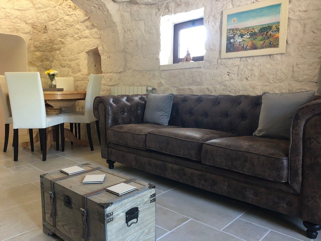 3 bedroom trullo, large pool & hot tub gallery image 3