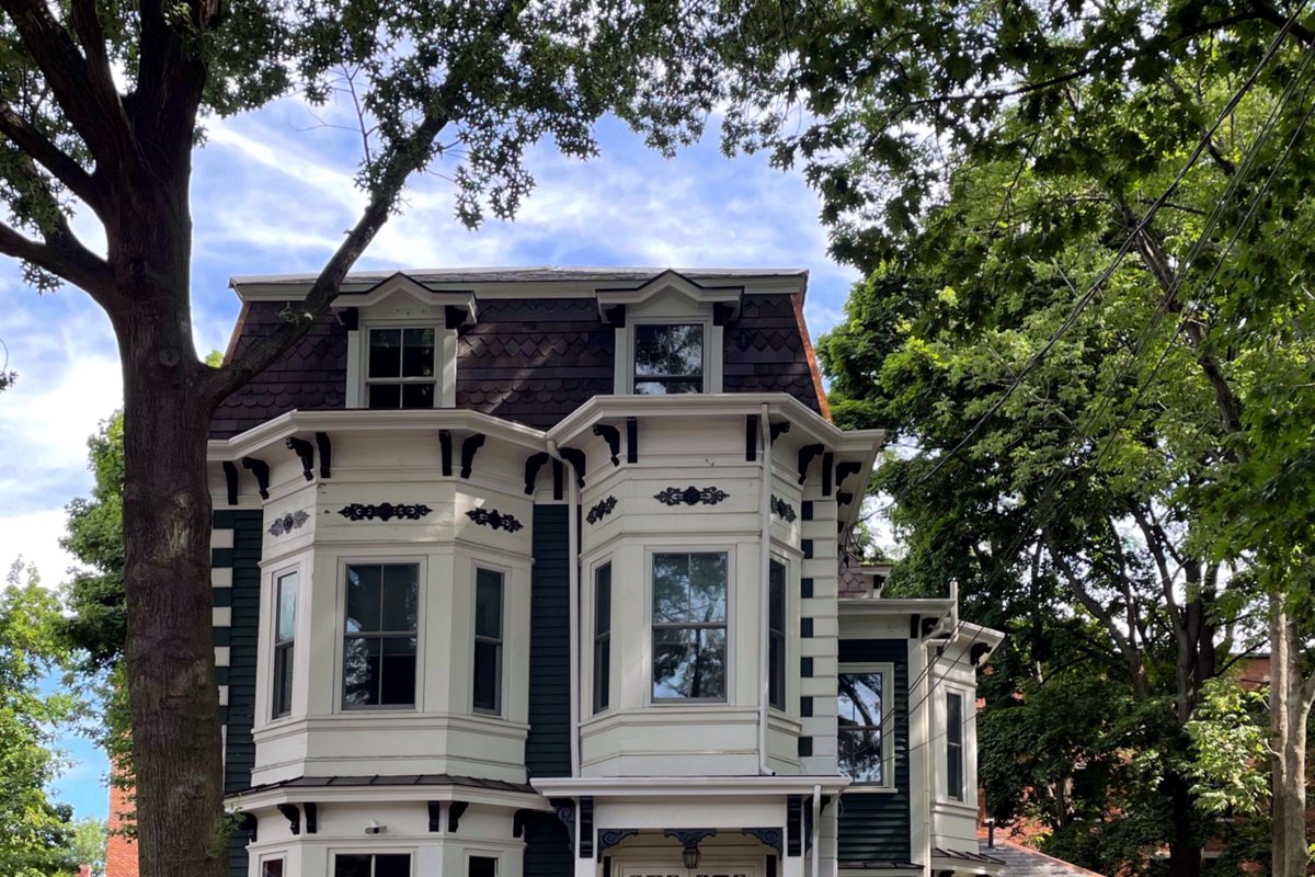 Spacious Harvard mansion 4+br 3.5ba free parking