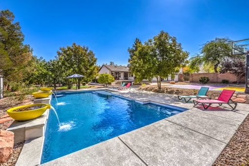 Las Vegas Mansion Heated Pool/Basketball/Picklebal gallery image 4