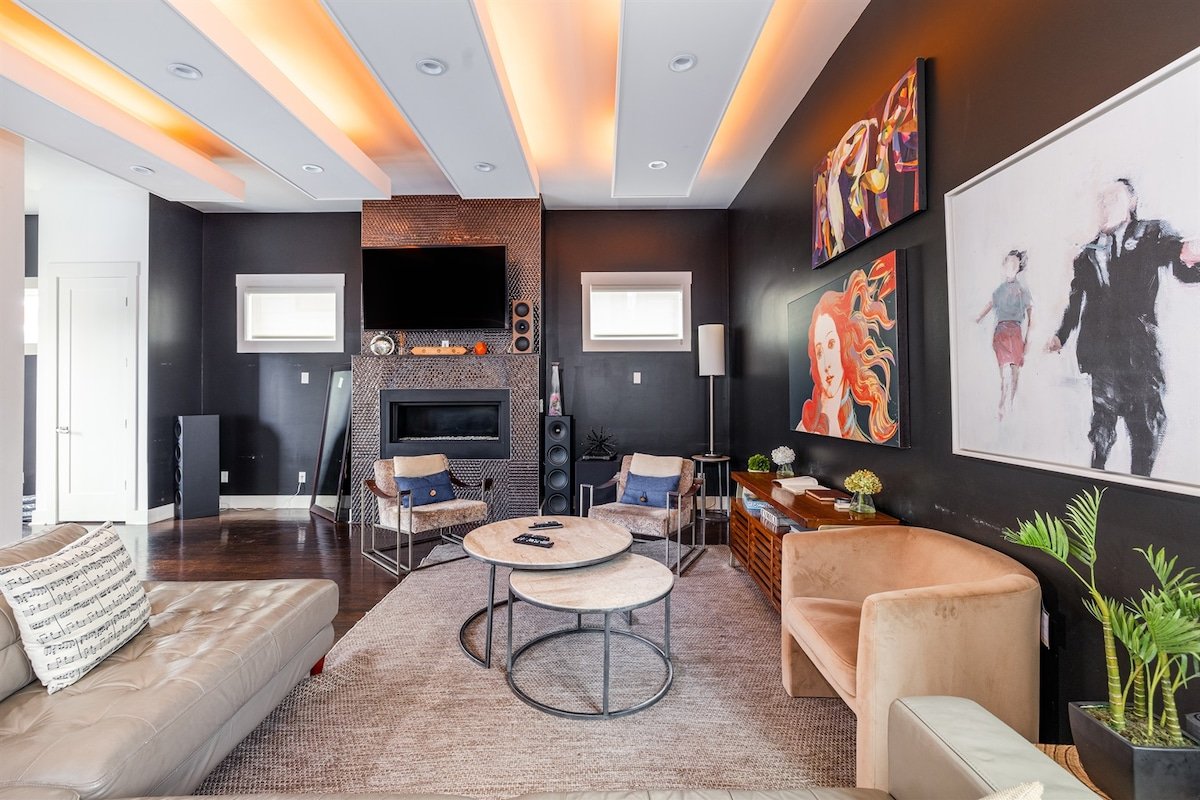 The Gulch Holiday Stay | Heated Pool + BBQ + Yard gallery image 3