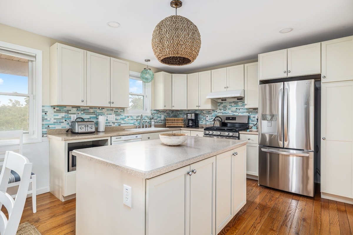 Perfect Family Home 200ft to Sand Hill Cove Beach gallery image 4