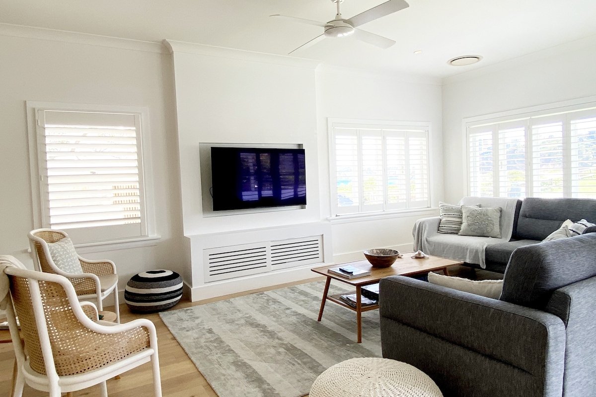 Freshwater Beach House – footsteps to the sand. gallery image 5