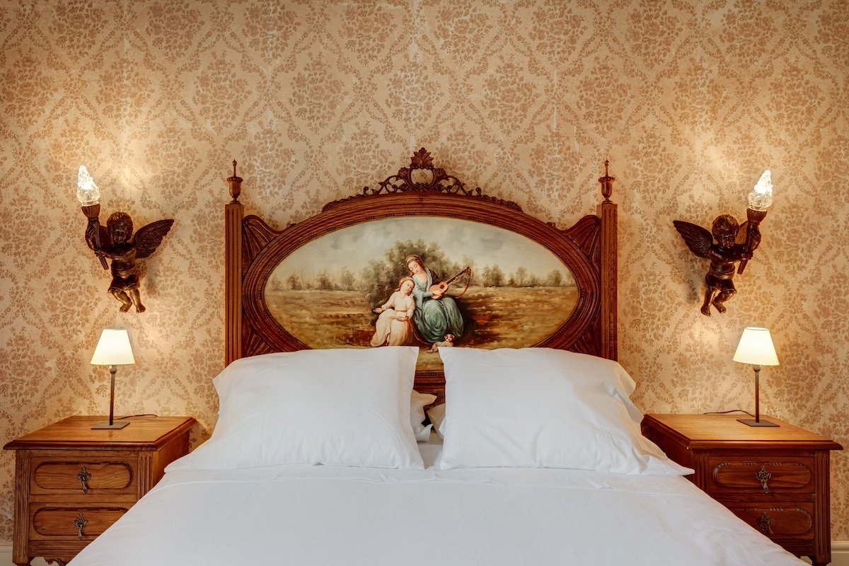 Boutique family house by the sea – garage & garden gallery image 5