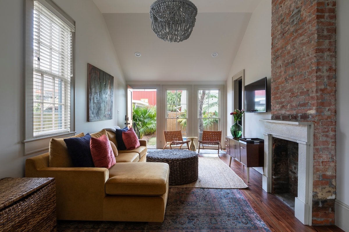 Chartres Landing | 10 Guests | Private Pool gallery image 2